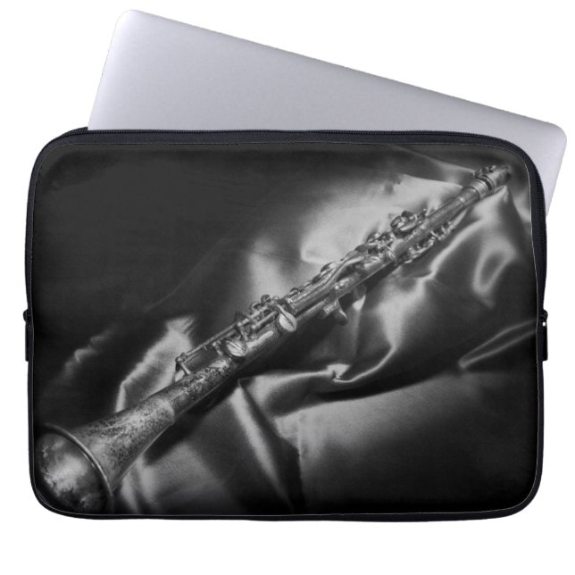 Capa Para Notebook Natureza-morta de clarinete antigo, P&B (Frente)