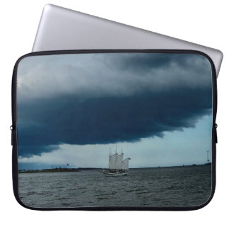 Capa Para Notebook Navegando Por
