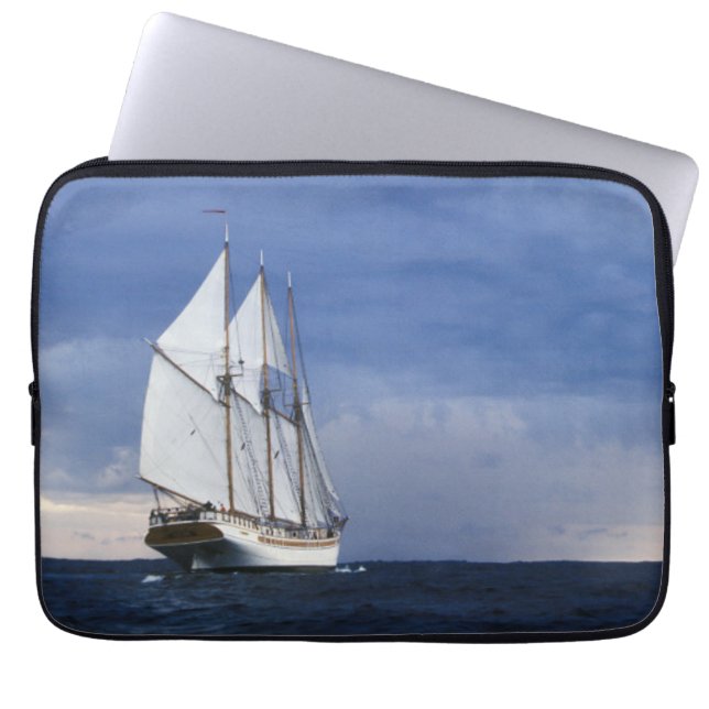 Capa Para Notebook Navio de navigação no mar Báltico (Frente)