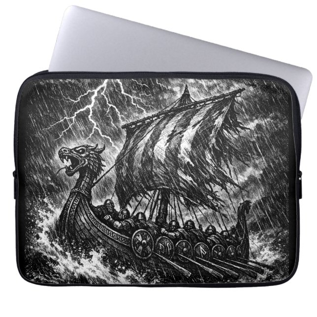 Capa Para Notebook Navio Viking no Temporal — Ink Saga Art (Frente)
