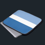 Capa Para Notebook Neoprene de Nuvens e Céus Azuis<br><div class="desc">Carregar ao redor do seu laptop em estilo nesta caixa azul e branca.</div>