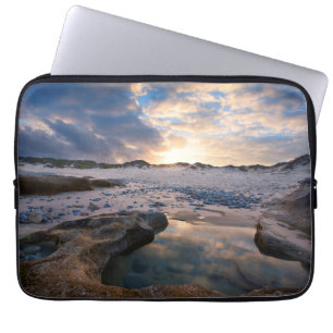 Capa Para Notebook No por do sol em uma poça