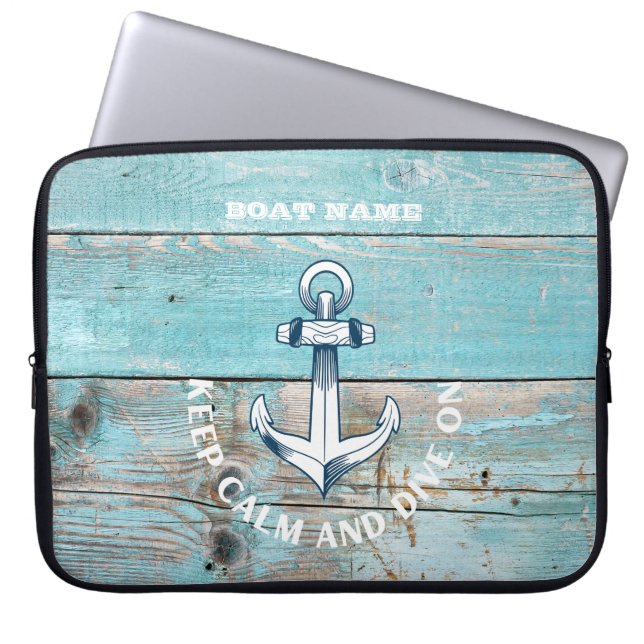 Capa Para Notebook Nome de Barco Náutico Âncora Madeira Rústica (Frente)
