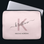 Capa Para Notebook Nome do monograma do script rosa com pincel modern<br><div class="desc">Bolsa de laptop do nome do monograma do script rosa pincel moderno</div>