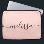Capa Para Notebook Nome do Script de Assinatura Pink do Pastel Elegan<br><div class="desc">Bolsa de laptop de Script de Assinatura Rosa Mínima Moderna. Personalize este design simples e mínimo com seu nome ou iniciais.</div>