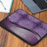 Capa Para Notebook Nome manuscrito Glam Purple Metal Glitter<br><div class="desc">Este design pode ser personalizado na área fornecida pela alteração da foto e/ou do texto. Ou pode ser personalizado clicando em Personalizar este Modelo e, em seguida, escolhendo o clique para personalizar mais a opção e excluir ou alterar a cor do plano de fundo, adicionar texto, alterar a cor ou...</div>
