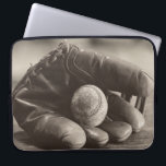 Capa Para Notebook Nostalgia de baseball - Mitt e Baseball<br><div class="desc">"Baseball Nostalgia I" por Judy B. Messer. Apresenta uma fotografia tipo sépia de uma luva de baseball e baseball.</div>