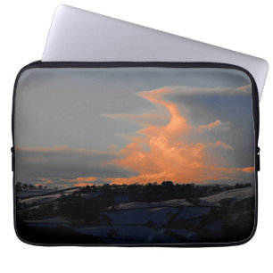 Capa Para Notebook Nuvem de Neve sobre Newtown, Powys
