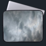 Capa Para Notebook Nuvens de Tempestade Quebrando<br><div class="desc">Nuvens negras estão se separando no primeiro plano desta fotografia colorida. As camadas de nuvem tornam-se tons mais leves de cinzas mais profundas na imagem. As pistas do céu azul claro são visíveis para além das nuvens de tempestade à medida que o tempo começa a escorrer. Fotografia digital a cores....</div>