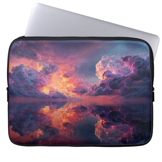 Capa Para Notebook Nuvens Dramáticas Surreais Com Pôr do Sol Ardente (Frente)