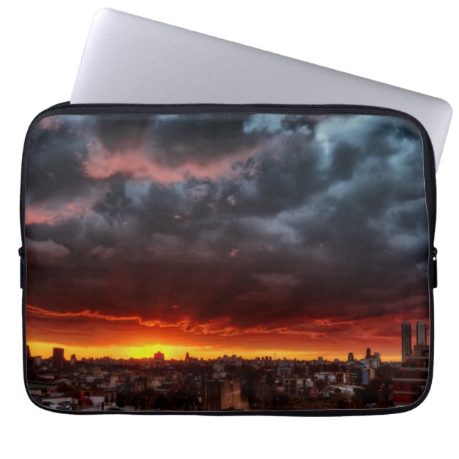 Capa Para Notebook Nuvens, por do sol e vermelho (Frente)