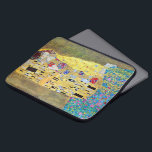 Capa Para Notebook O Beijo de Gustav Klimt, Vintage Art Nouveau<br><div class="desc">O Beijo (Der Kuss) (1907/08) de Gustav Klimt é provavelmente a sua obra mais famosa. Klimt iniciou o seu trabalho em 1907 e é o ponto alto do seu chamado "Período Ouro". O Beijo é uma vintage Era Vitoriana Simbiolismo belo amor pela arte e pintura romântica apresentando um casal romântico...</div>