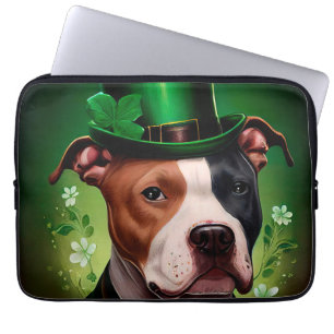 Capa Para Notebook O cão americano Staffordshire na Rua.