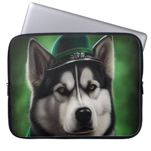 Capa Para Notebook O cão Malamute do Alasca na Rua.