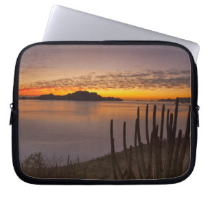Capa Para Notebook O nascer do sol sobre a Isla Danzante no Golfo de