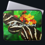 Capa Para Notebook Olá, Borboleta Preta de Estirpe Branca de Sunshine<br><div class="desc">"Olá, Sunshine." Uma foto de perto de uma delicada borboleta listrada, preta e branca em uma flor laranja e amarela. Sinta o sol de um dia quente e ensolarado sempre que você usa essa bolsa de laptop de neoprene colorida e atordoante. Esta capa vem em três tamanhos: 15", 13" e...</div>