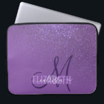 Capa Para Notebook Ombre de gradiente de brilho violeta violeta diago<br><div class="desc">Esta design elegante e feminina é perfeita para a mulher de classe e na moda. Ele apresenta um mbre de gradiente diagonal de brilho violeta violeta esparso falsa impresso sobre um fundo violeta roxo. É uma tomada única da tendência de gradiente de brilho que é muito popular no momento. É...</div>