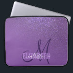 Capa Para Notebook Ombre de gradiente de brilho violeta violeta diago<br><div class="desc">Esta design elegante e feminina é perfeita para a mulher de classe e na moda. Ele apresenta um mbre de gradiente diagonal de brilho violeta violeta esparso falsa impresso sobre um fundo violeta roxo. É uma tomada única da tendência de gradiente de brilho que é muito popular no momento. É...</div>