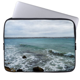 Capa Para Notebook Ondas E Barcos De Pesca No Oceano,