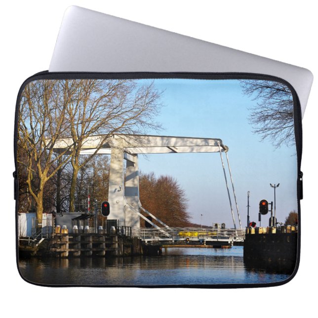 Capa Para Notebook Ophaalbrug over gracht in Nederland. (Frente)