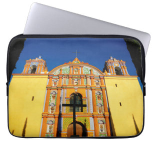 Capa Para Notebook Opinião de baixo ângulo da igreja ornamentado
