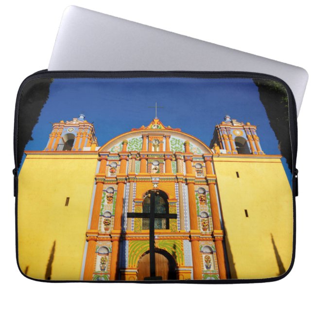 Capa Para Notebook Opinião de baixo ângulo da igreja ornamentado (Frente)