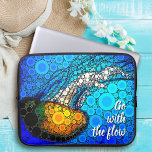 Capa Para Notebook Orange Jellyfish Blue Ocean Vai com fluxo Legal<br><div class="desc">"Vai com o fluxo." Tome uma lição desta medusa amarela laranja flutuando ao longo do oceano azul turquesa e deixe a vida seguir seu curso sempre que você usa essa impressionante bolsa de laptop de neopreno fotográfico, vibrantemente chique e colorida. Esta bolsa de laptop tem três tamanhos: 15", 13" e...</div>