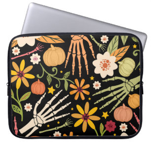Capa Para Notebook Ossos de Halloween, padrão floral uniforme.