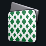 Capa Para Notebook Ouros Verdes em Branco<br><div class="desc">Um padrão geométrico ousado de grandes e pequenos diamantes verdes sobre fundo branco. O branco forma uma trava que separa as formas de diamante. Imagem criada digitalmente. Copyright ©2013 Claire E. Skinner,  Todos os direitos reservados.</div>