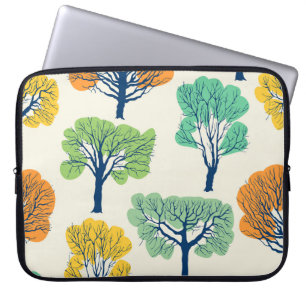 Capa Para Notebook Padrão contínuo de árvores antigas na natureza