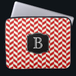 Capa Para Notebook Padrão de Chevrons Red Herringbone com Monograma<br><div class="desc">Um design de fêmur de herringbone atraente em vermelho e branco com um monograma personalizado que você pode editar com seu texto inicial ou outro texto desejado.</div>