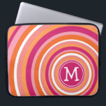 Capa Para Notebook Padrão de Círculo Funk com Monograma<br><div class="desc">Design brilhante e colorido com muitas curvas e pontos. Se precisar ajustar a arte de alterar a fonte,  clique no botão personalizar.</div>