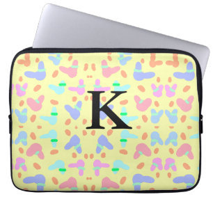 Capa Para Notebook Padrão de coelhinhos coloridos de fundo amarelo ad