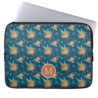 Capa Para Notebook Padrão de Flor de Pêssego Vintage Monograma Azul E