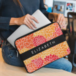 Capa Para Notebook Padrão De Flores, Orange Dahlia, Seu Nome<br><div class="desc">Padrão elegante,  na moda e sofisticado com flores laranja Dahlia. Presente moderno e moderno,  perfeito para o amante floral de design na sua vida. Personalize adicionando o seu nome,  apelido,  monograma ou iniciais.</div>