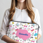Capa Para Notebook Padrão de Ilustração de Trendy Name Trendy Girly B<br><div class="desc">Capa de Padrão de Ilustração de Tendência de Nome da Menina Bonita. Proteja seu laptop em estilo com nossa bolsa de laptop personalizada apresentando um design caprichoso de unicórnios e arco-íris. Esta manga vibrante e divertida não só mantém seu dispositivo seguro de arranhões e para-choques, como também adiciona um toque...</div>