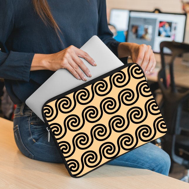 Capa Para Notebook Padrão de Ondas-Chave Gregas Meander Brown (Criador carregado)
