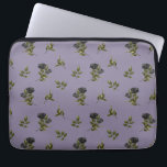 Capa Para Notebook Padrão de Rosa escuro<br><div class="desc">Bolsas de laptop venenosa e gótica com ilustração de rosas pretas com verde feito em um padrão. O fundo é roxo.</div>