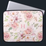 Capa Para Notebook Padrão de rosas de vinheta cor-de-rosa suave<br><div class="desc">As cores cor-de-rosa suave cintilantes rosas florais. Monograma opcional.</div>