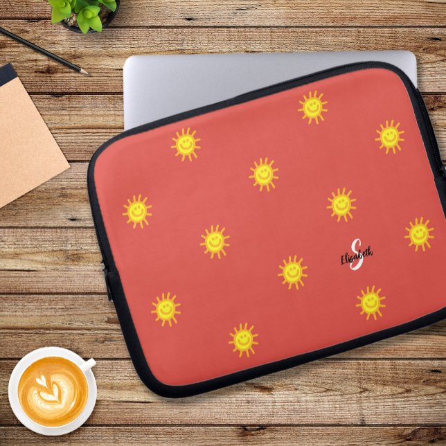 Capa Para Notebook Padrão de rosto feliz com sol fofo Nome inicial ve (Cute Sunshine Happy Face Pattern Name Initial Red Laptop Sleeve)