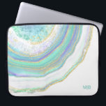 Capa Para Notebook Padrão e Monograma do Mármaco de Agato Púrpura da<br><div class="desc">Uma bolsa de laptop maravilhosamente na moda com um padrão de pedra mármore agada em aqua pastel feminino, roxo, azul e ouro. Um modelo de texto é incluído para personalizar com seu monograma ou outro texto desejado. Você também pode excluir o monograma de amostra se desejar solicitar o item sem...</div>