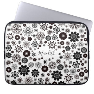 Capa Para Notebook Padrão Floral Branco e Preto de Nome Personalizáve