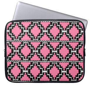 Capa Para Notebook Padrão Ikat Aztec - Rosa Fuchsia, Preto e Branco