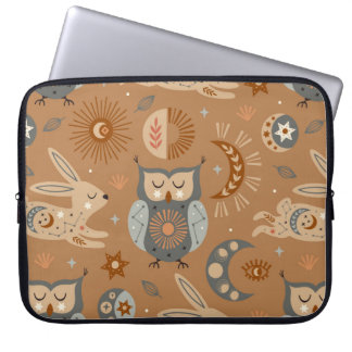 Capa Para Notebook padrão sem costura com coruja e lebre celestial