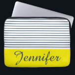 Capa Para Notebook Padrão striptep moderno<br><div class="desc">Padrão de listras branco,  azul e amarelo moderno com nome personalizado</div>