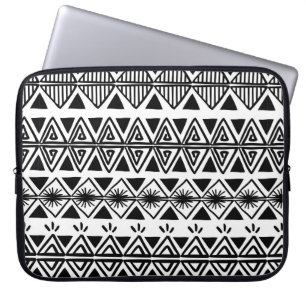 Capa Para Notebook Padrão tribal de Vintage com a mão preta e branc