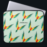 Capa Para Notebook Padrão Tropical de Aves Azul Personalizado<br><div class="desc">Pássaros tropicais de estilo geométrico em padrão repetido na bolsa de laptop azul com opção de personalização.</div>