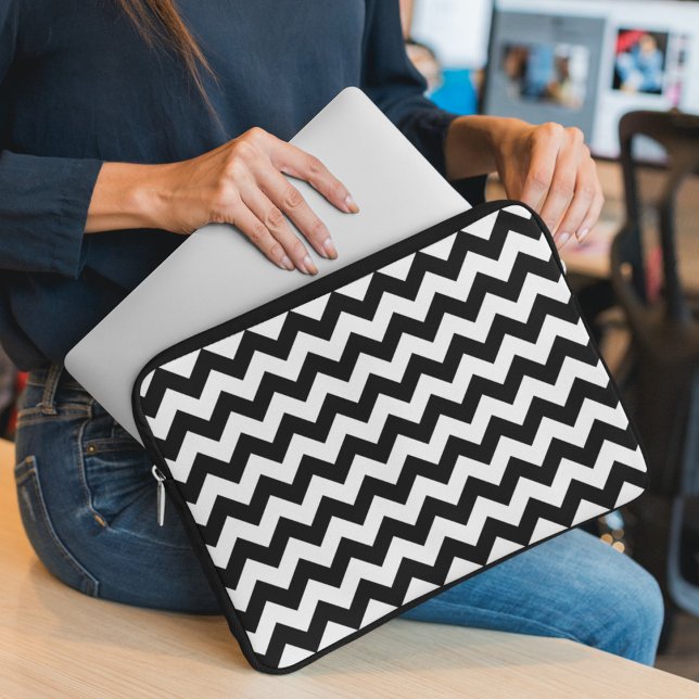 Capa Para Notebook Padrão Zigzag preto e branco, padrão Chevron (Criador carregado)