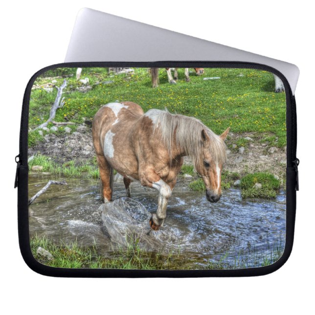 Capa Para Notebook Palomino Paint Horse & Forest Pond 2 (Frente)