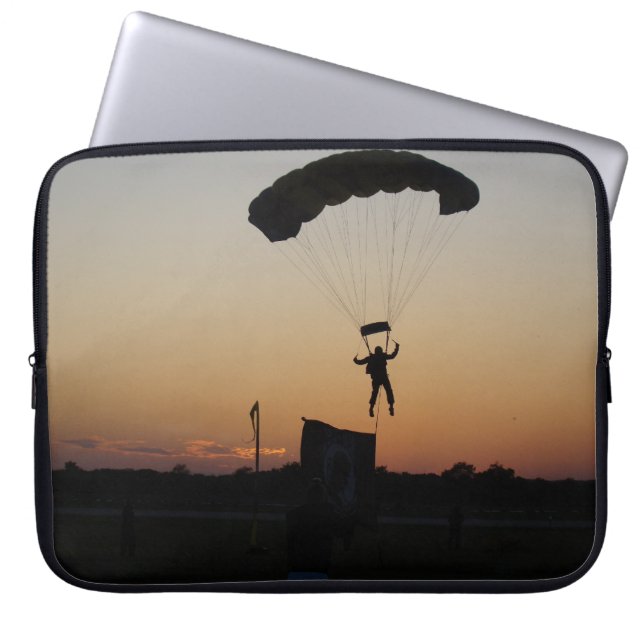 Capa Para Notebook Paraquedas Skydiver no Sunset Sky Diver (Frente)